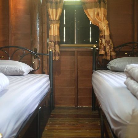 Apartamento Rai Boonsom Phrao Habitación foto