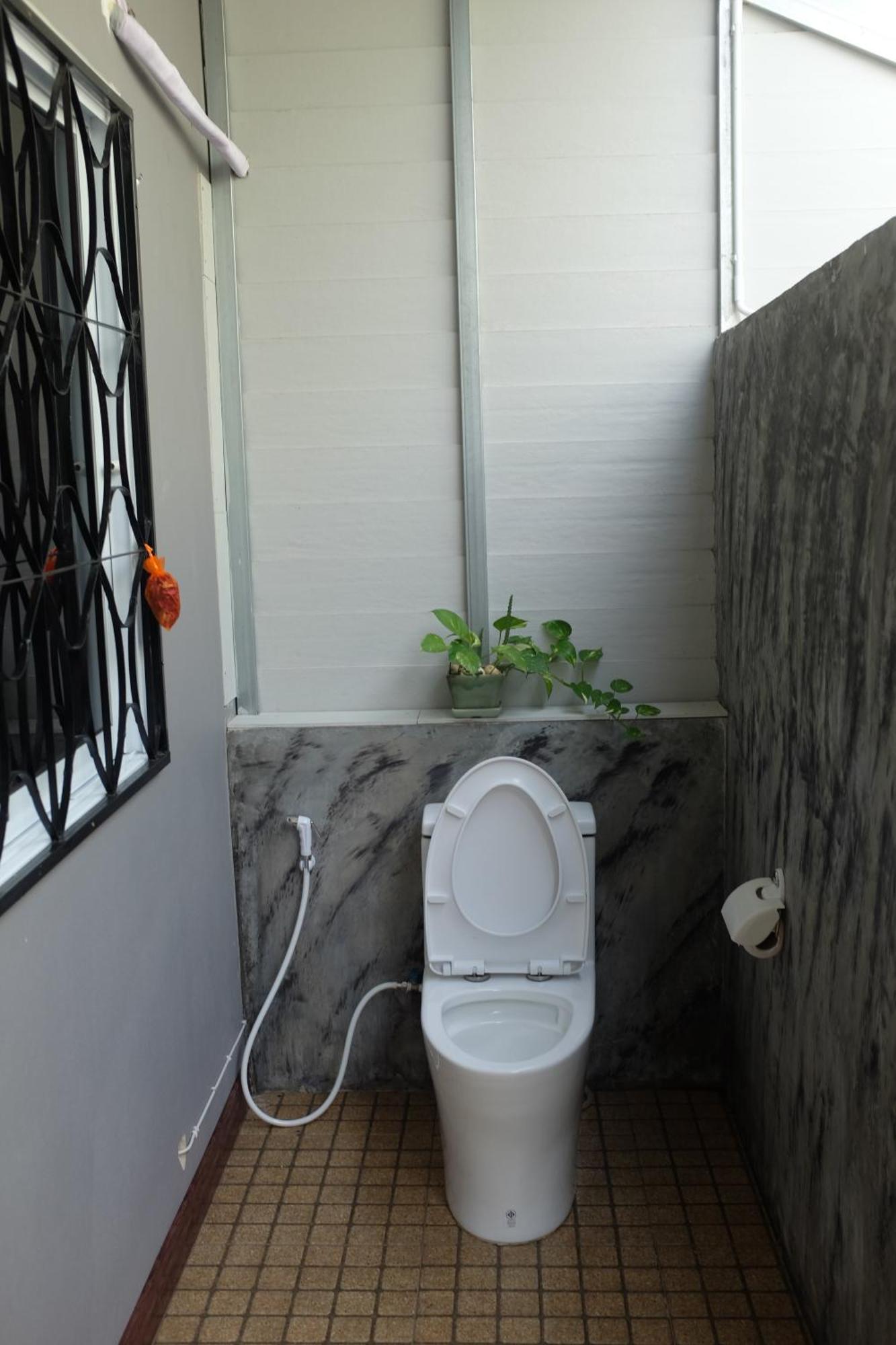 Apartamento Rai Boonsom Phrao Habitación foto