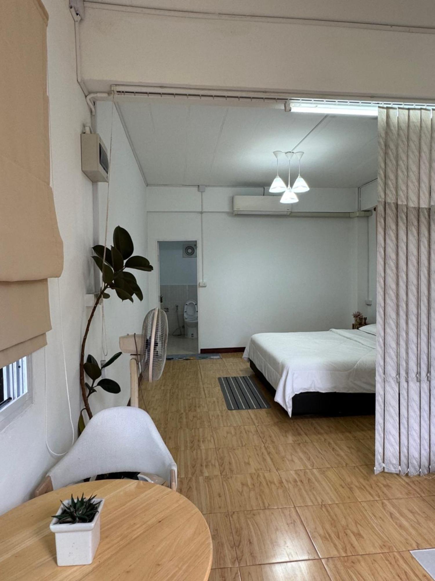 Apartamento Rai Boonsom Phrao Exterior foto