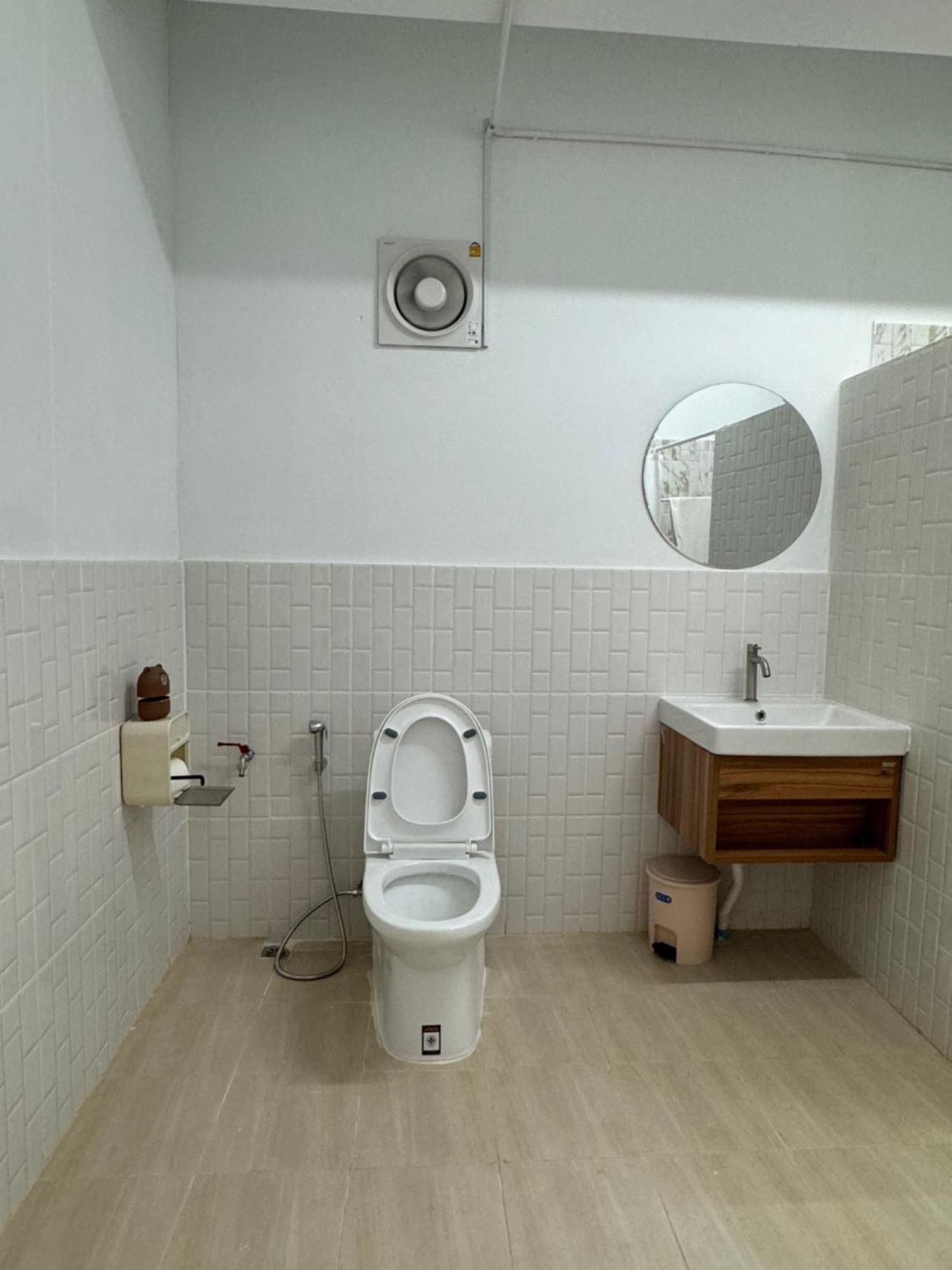 Apartamento Rai Boonsom Phrao Exterior foto