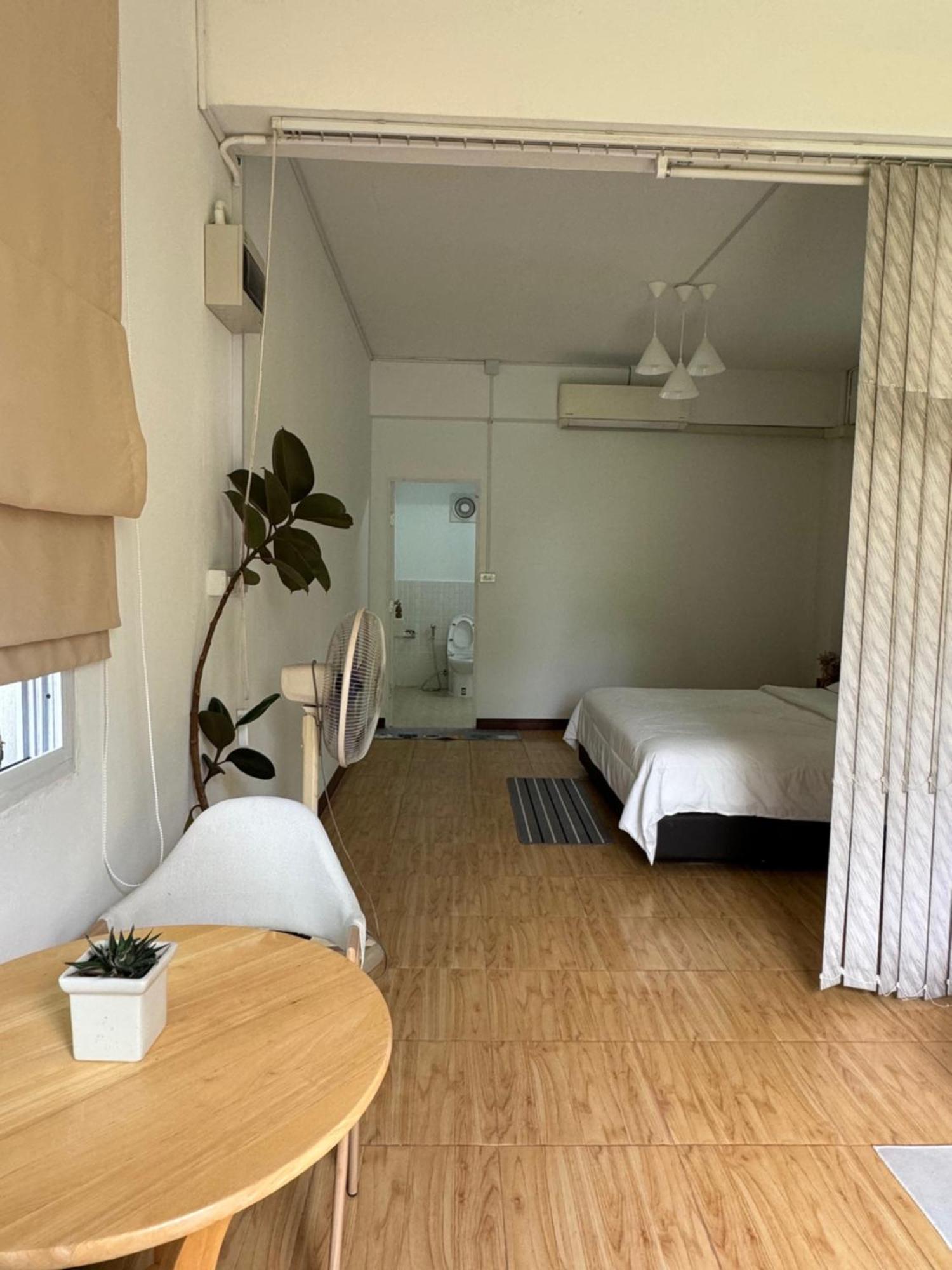 Apartamento Rai Boonsom Phrao Exterior foto