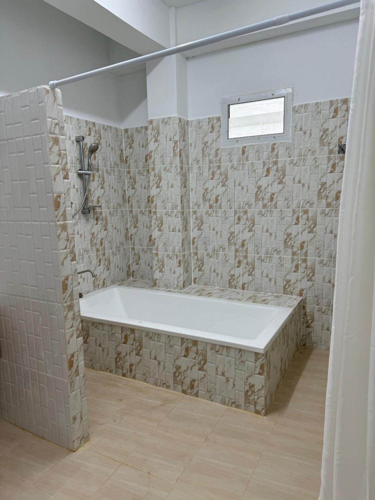 Apartamento Rai Boonsom Phrao Exterior foto